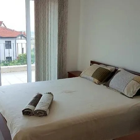 Chateau Sea Breeze Apartment *